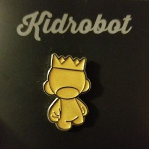 KIDROBOT PIN